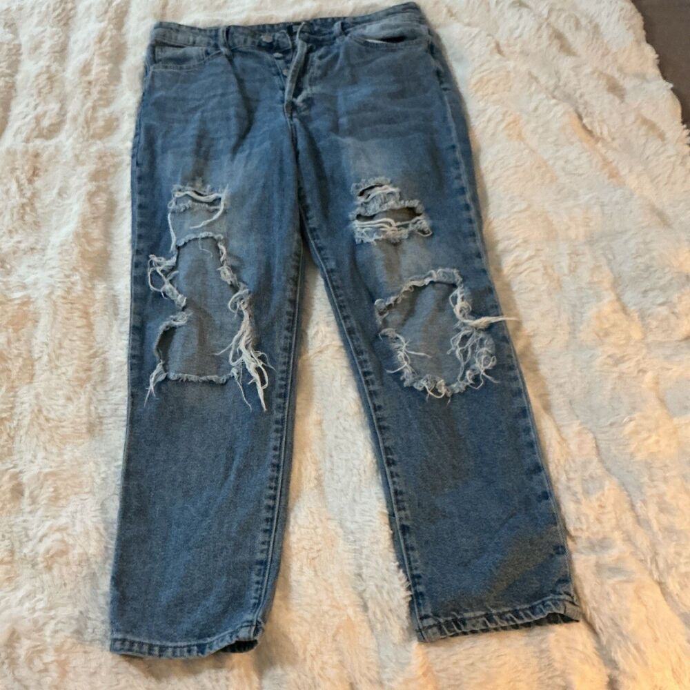 Simple Society Distressed Straight Medium Wash Denim Jeans 5-Pocket Women’s